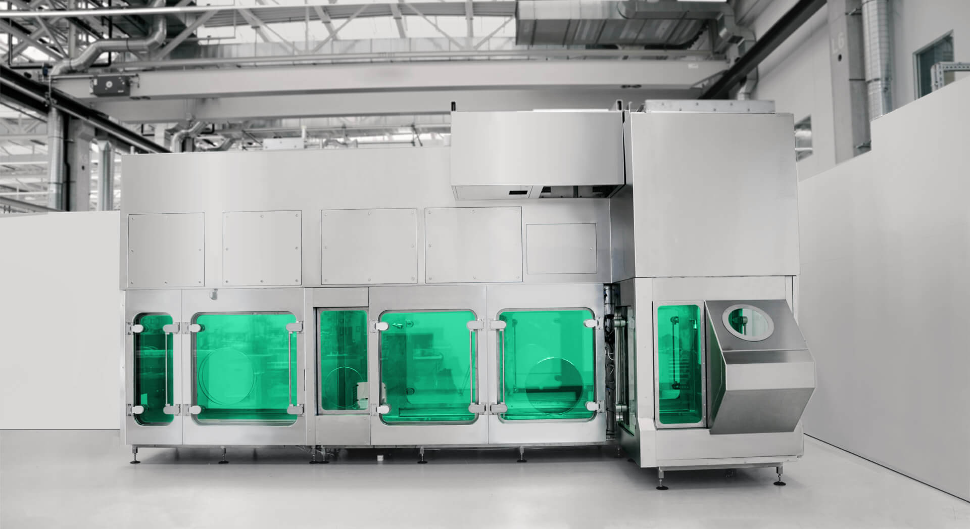 Full automation with gloveless isolator
